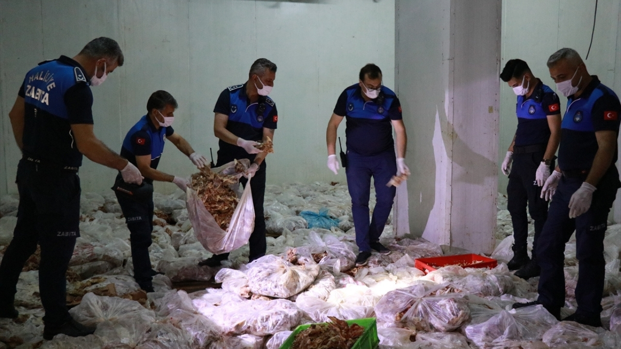 Şanlıurfa'da etiketsiz 10 ton tavuk ele geçirildi