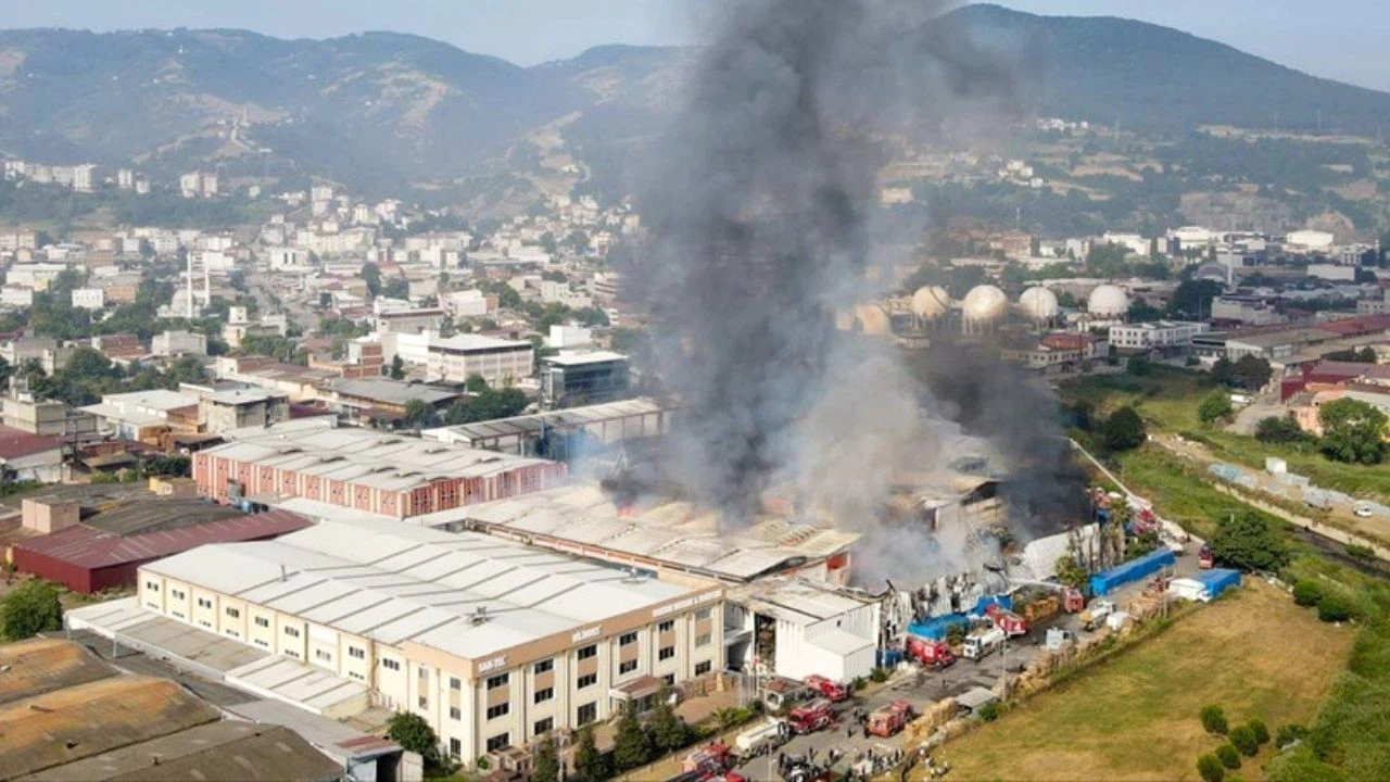 Samsun'da plastik fabrikasında yangın çıktı!