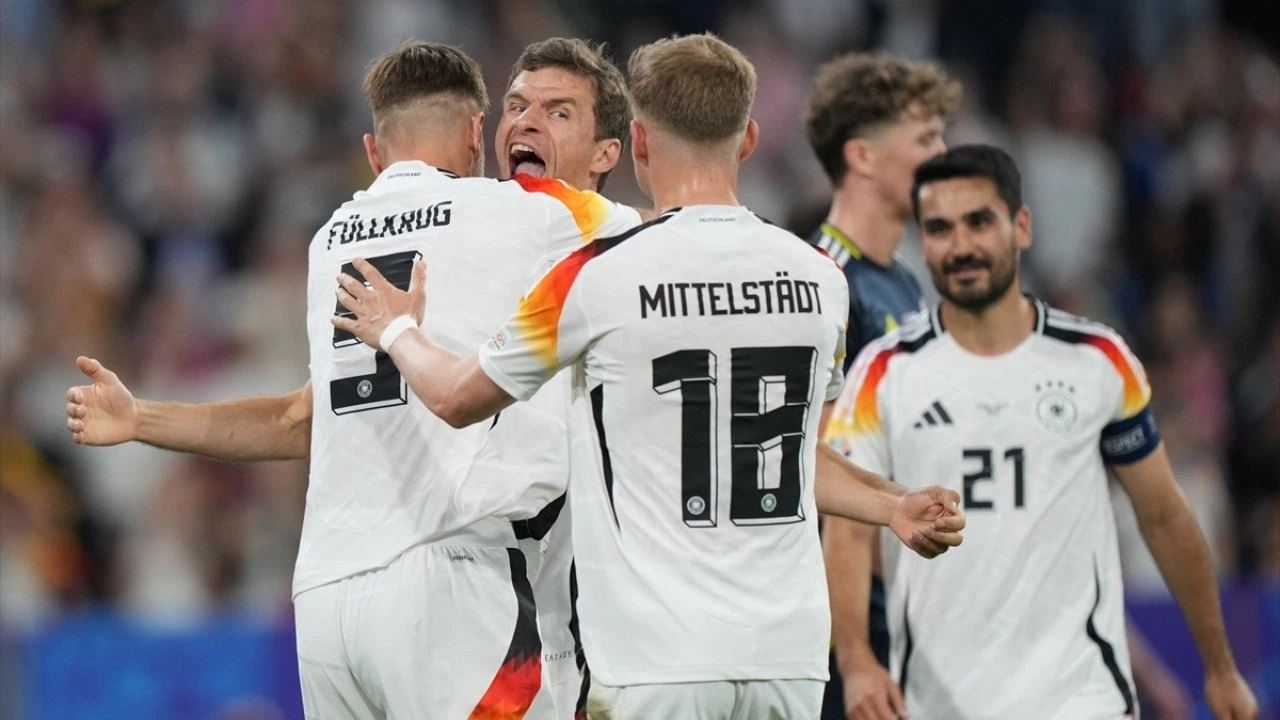 Ev sahibi Almanya, 3 puanla başladı!