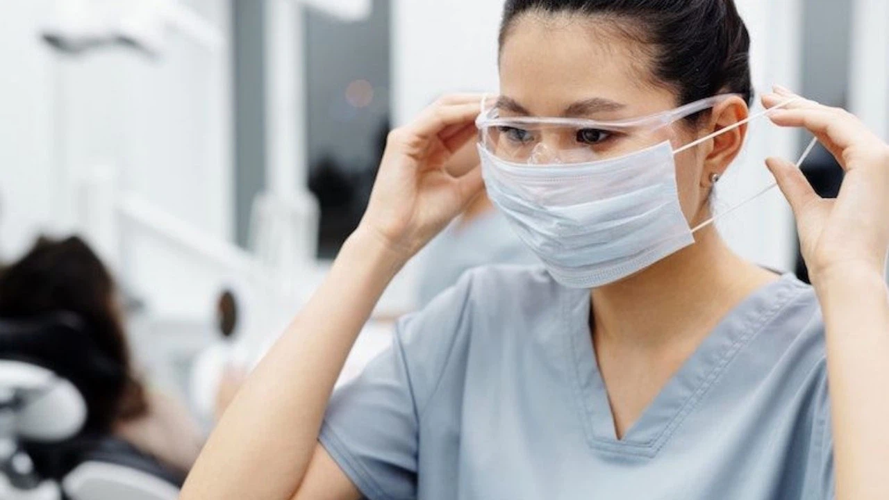 Hekimlerin yüzde 46'sı, sağlık çalışanlarının yüzde 65'i kadın