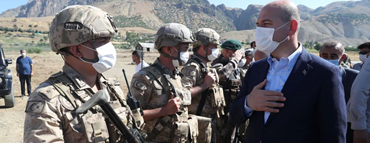 Afrin'deki kahramanlarla bayramlaştı