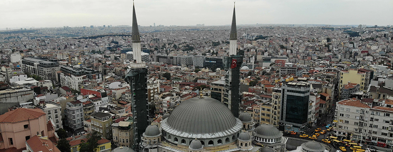 Taksim Camii'nin şerefesi göründü