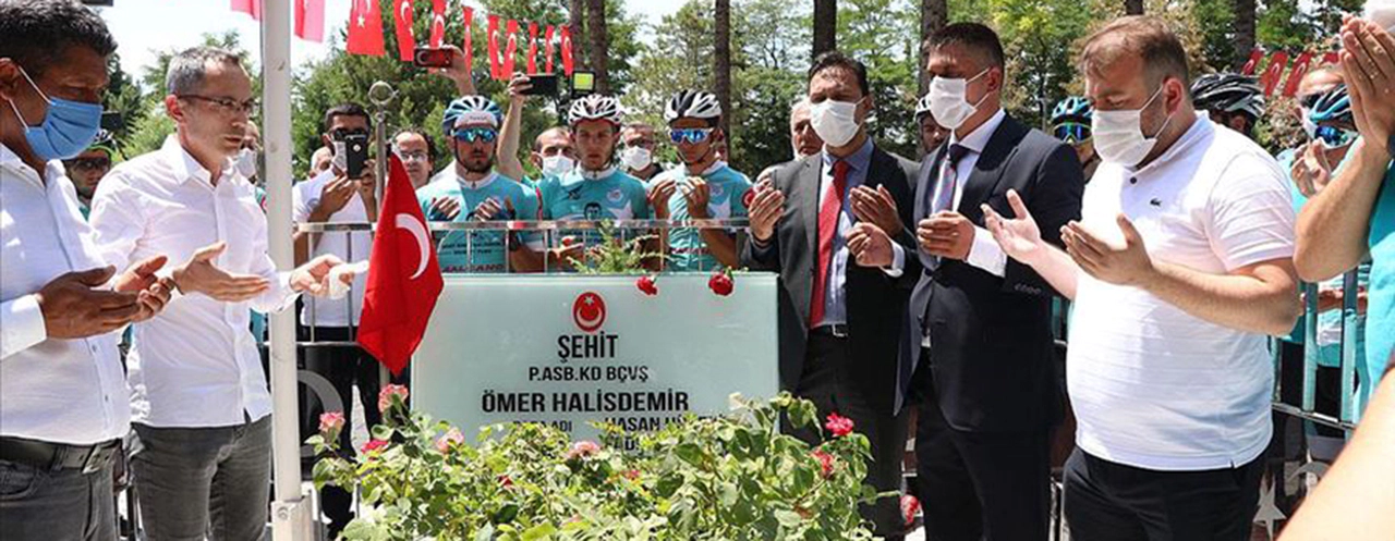 Şehit Halisdemir kabri başında anılıyor