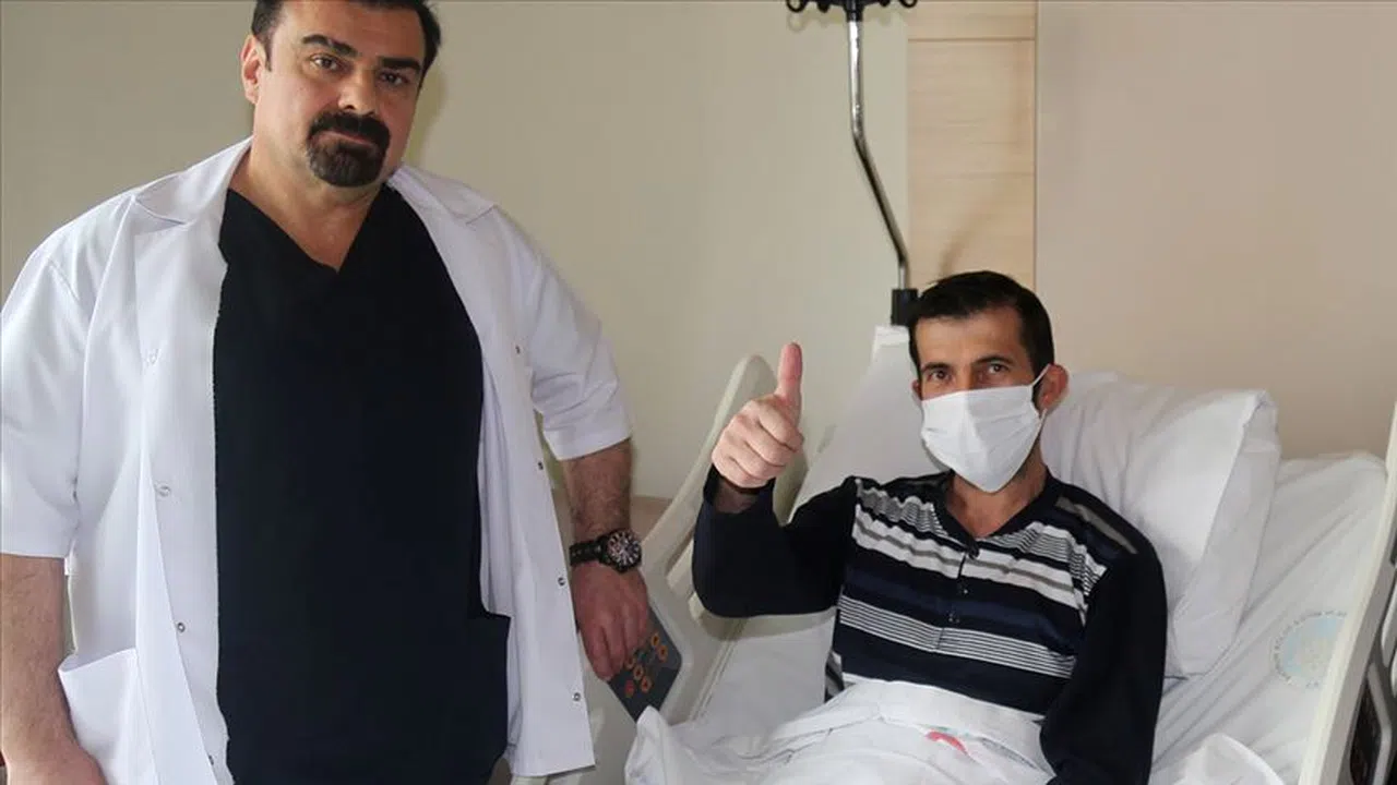 Karnından futbol topundan büyük tümör çıkarıldı