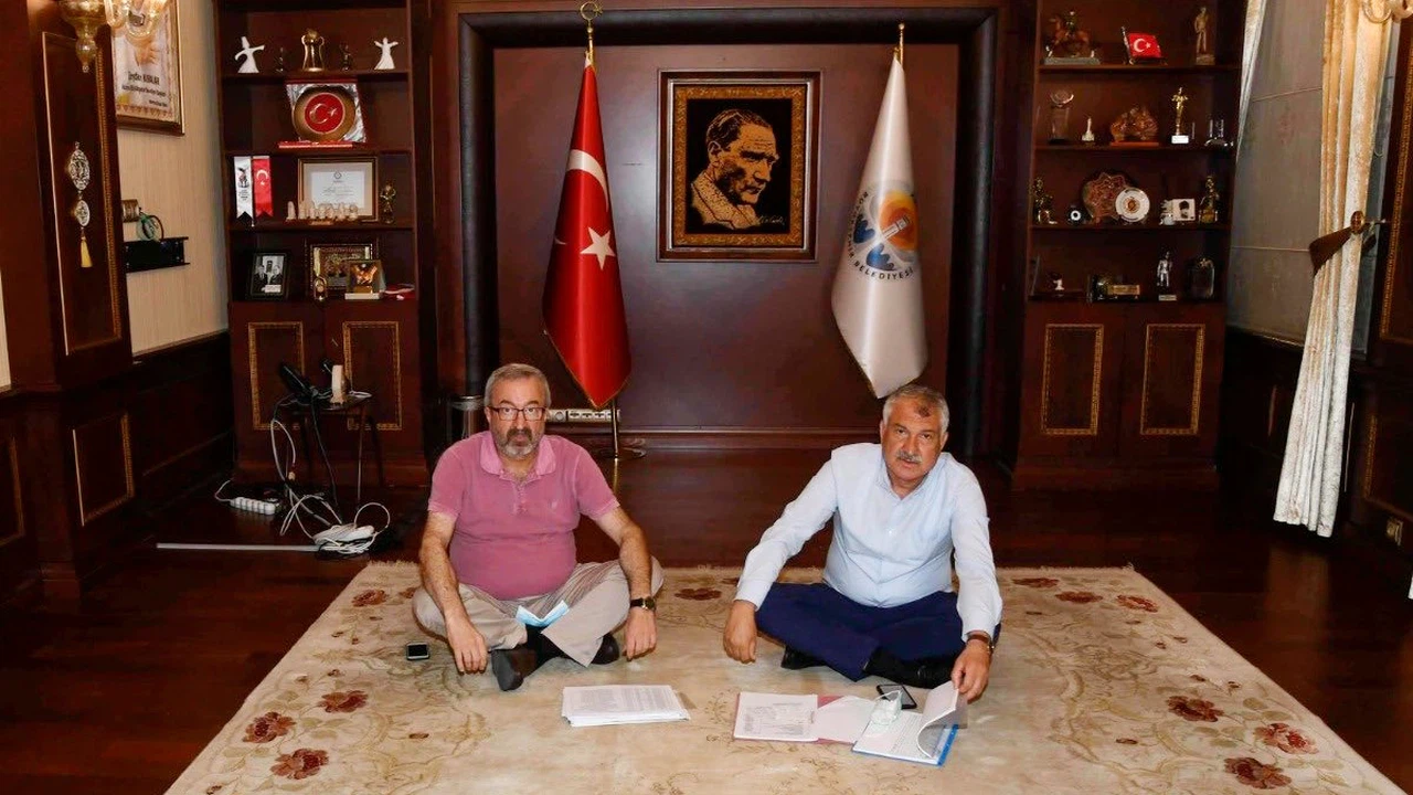 Karalar'ın maskesi düştü: Koltuk şov yalan çıktı