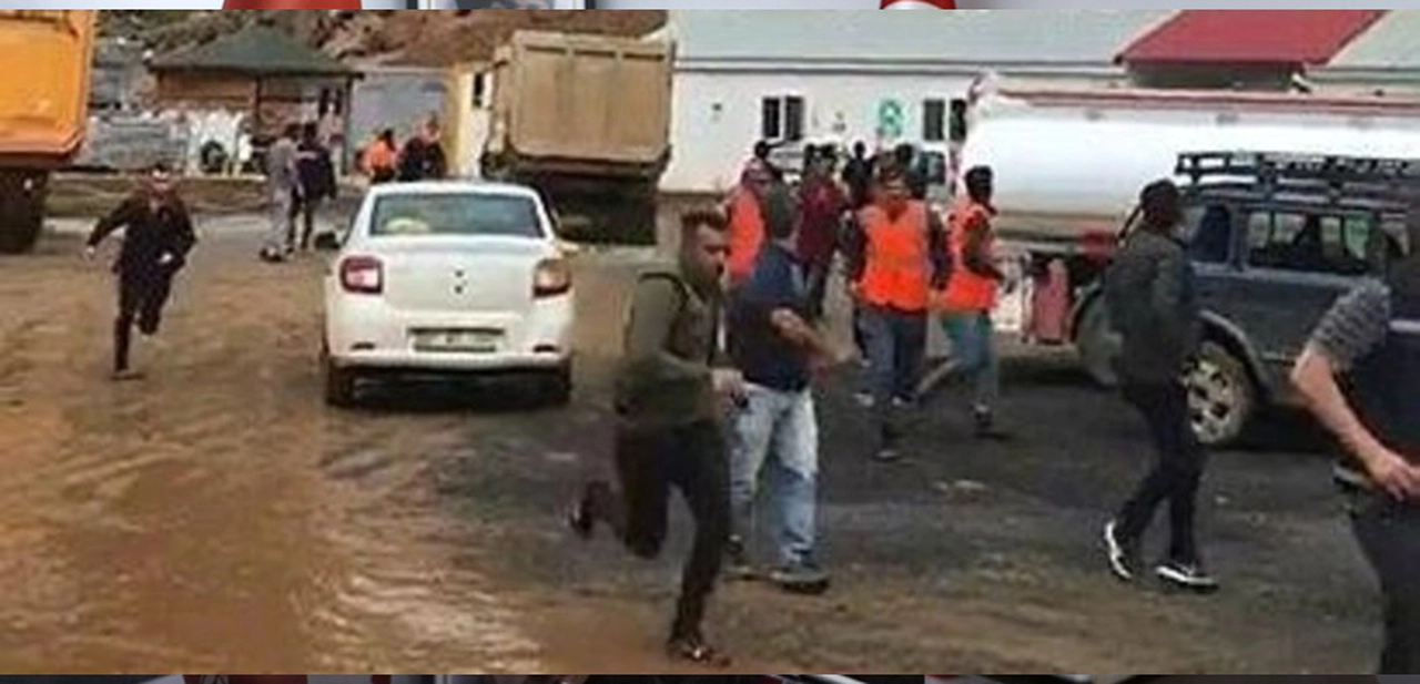 Rize'de heyelan anı kamerada