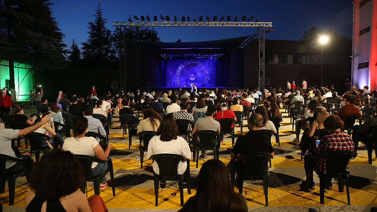 Açık hava Tiyatrosu 'Perde' dedi