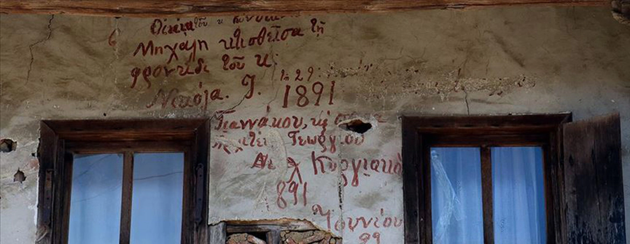 Duvarı veresiye defteri yapan bakkal