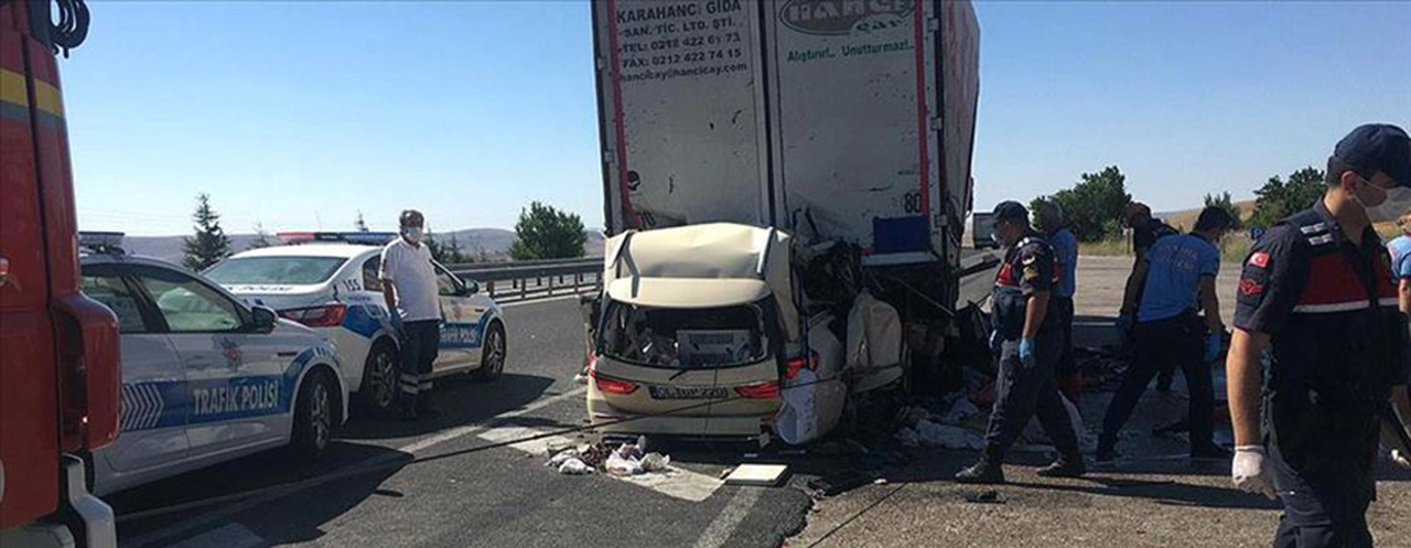 Gurbetçi aile kaza yaptı: 5 ölü