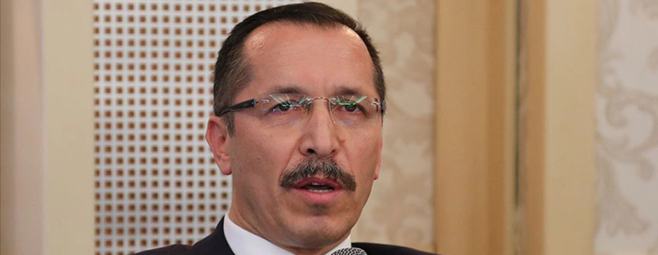 Eşini işe alan rektör görevden alındı