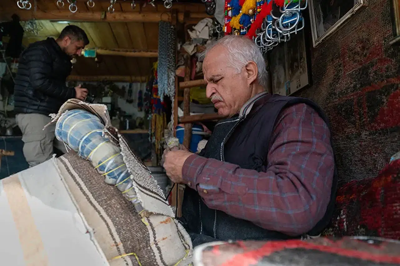 Adıyamanlı semer ustası Mehmet Ulucan 50 yıldır ata mesleğini sürdürüyor
