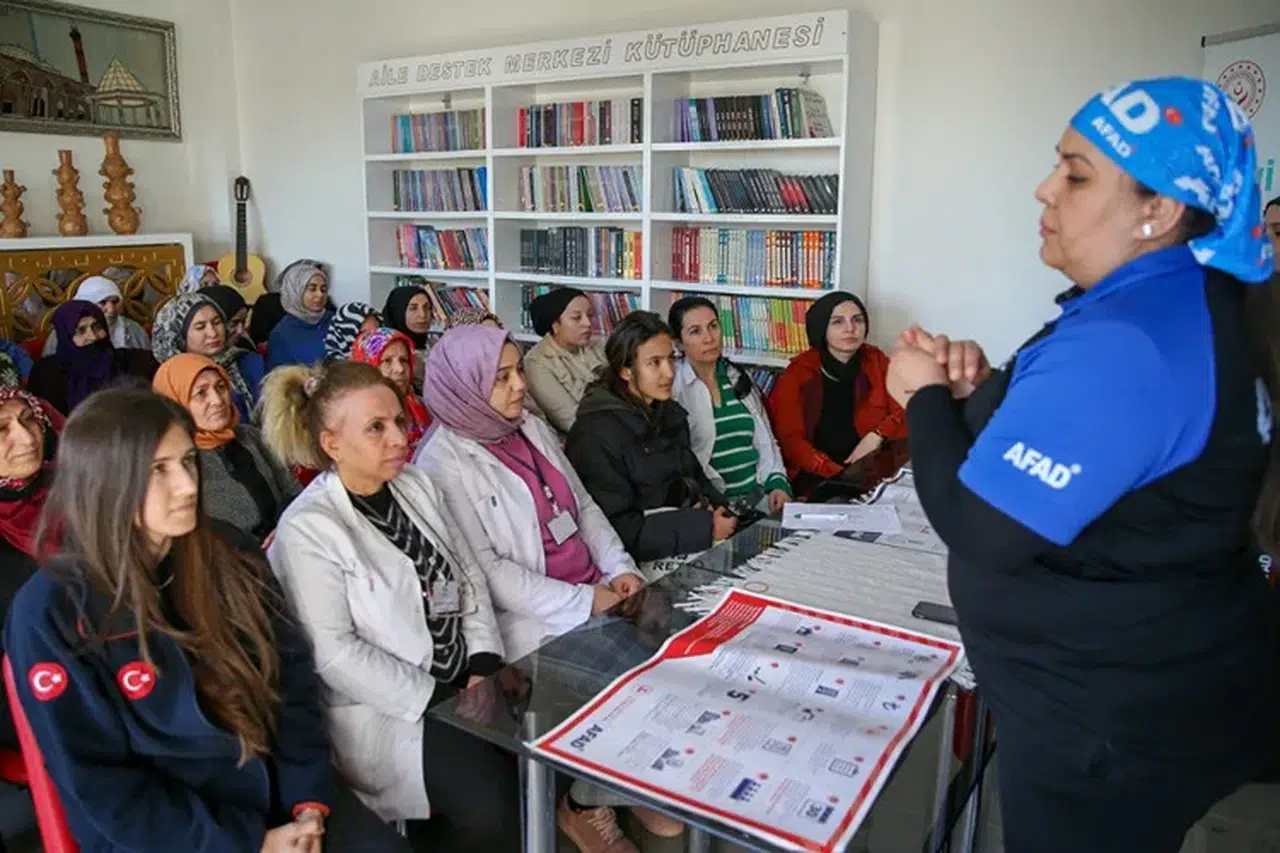 Kadınlar AFAD eğitimleriyle afetlere karşı bilinçleniyor
