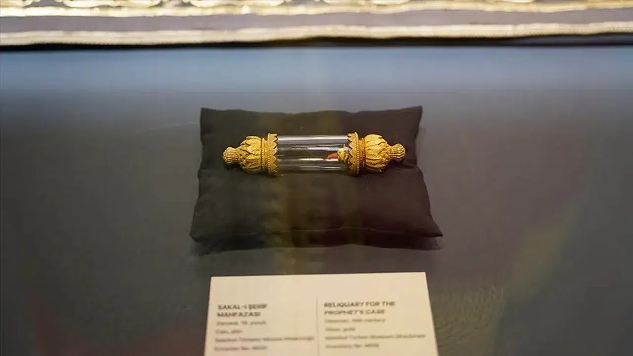 "Osmanlı Sultanlarının Sevdası: Kutsal Emanetler" sergisi Rami Kütüphanesi'nde açıldı