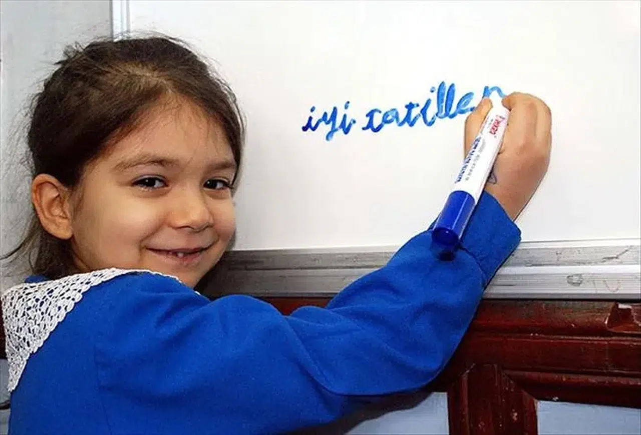 Öğrenciler yarın 9 günlük ara tatile çıkacak