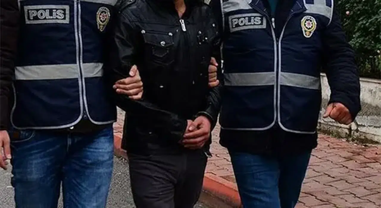 İstanbul ve Giresun'da terör örgütü DHKP/C'ye yönelik operasyonda 12 zanlı yakalandı