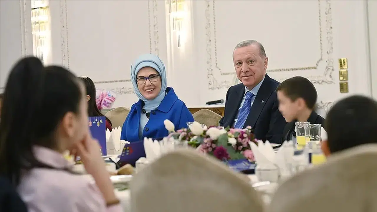 Cumhurbaşkanı Erdoğan, devlet himayesindeki çocuklarla iftarda bir araya geldi