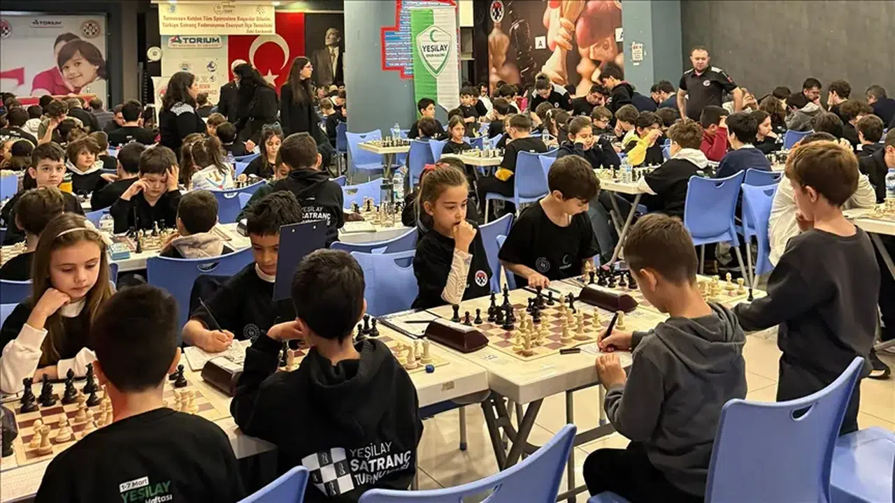 “Yeşilay Satranç Turnuvası” 81 ilde 10 bine yakın sporcunun katılımıyla gerçekleştirildi
