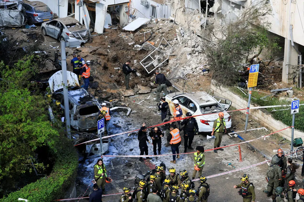 İran, İsrail'e gece yarısı 6 saldırı düzenledi