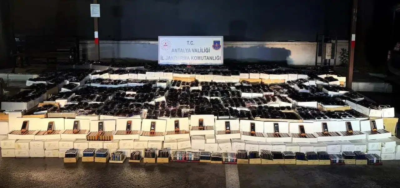 Manavgat’ta kaçakçılık operasyonu: 25,5 milyon TL değerinde kaçak ürün ele geçirildi