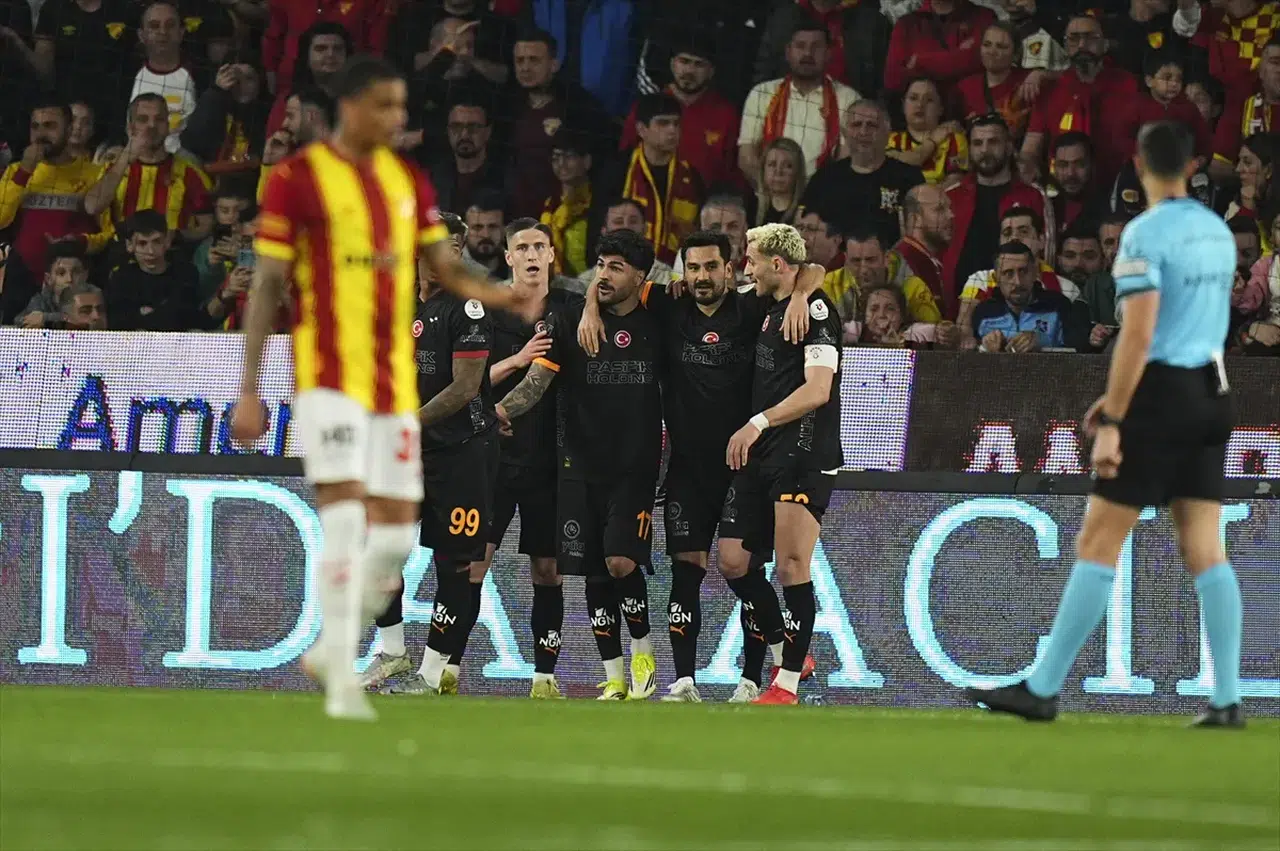 Galatasaray 3 puanı 3 golle aldı: Göztepe 1- Galatasaray 3