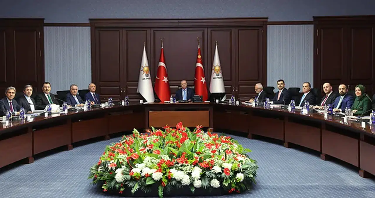 AK Parti MYK’da yoğun gündem: Okullarda güvenlikten dijital tehditlere kapsamlı değerlendirme