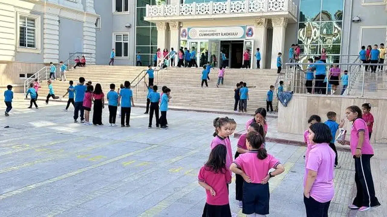 Okul saldırıları sonrası güvenlik alarmı