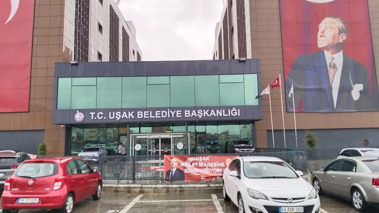 Uşak’ta rüşvet ve yolsuzluk soruşturması: İl Başkanı ve Kulüp Başkanı dahil 16 kişi tutuklandı