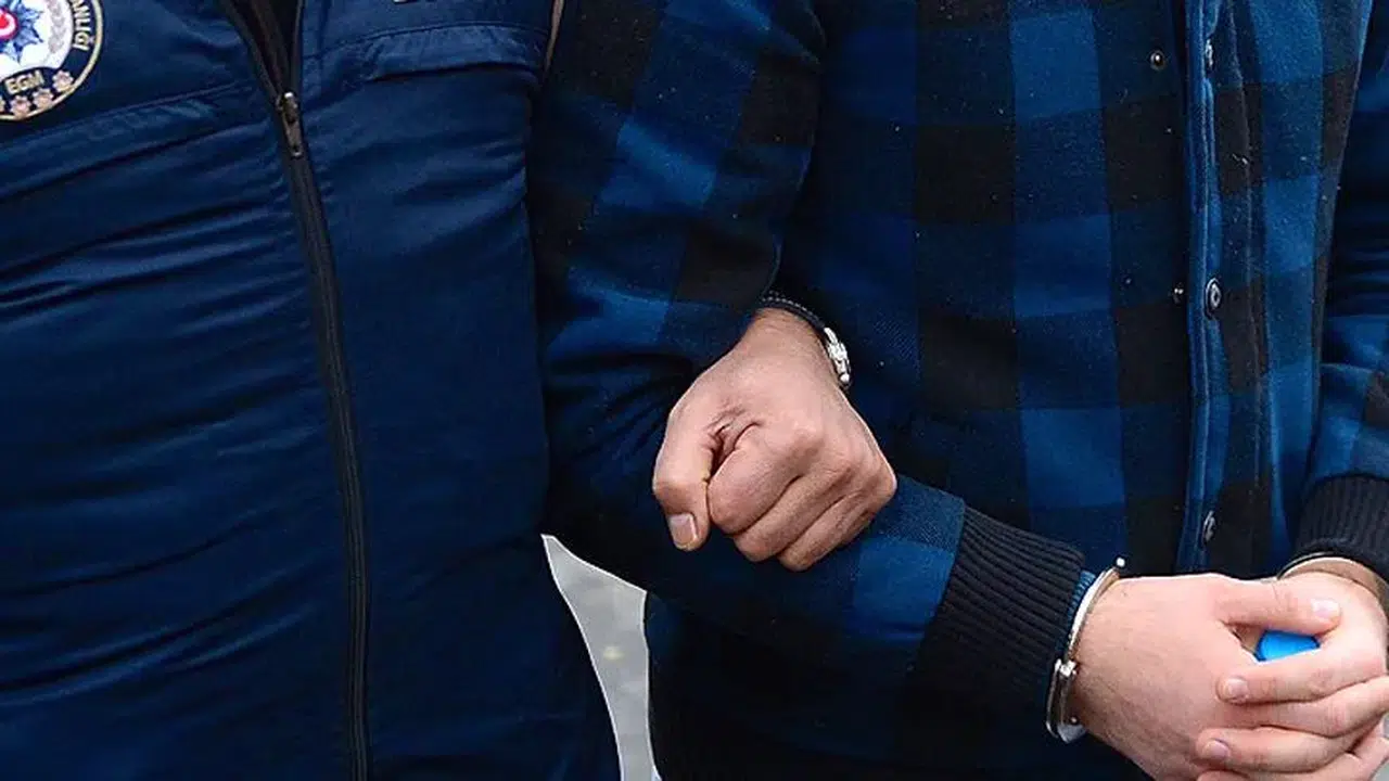 Zeytinburnu'nda silah ticareti yapan 3 kişi tutuklandı, 91 ruhsatsız tabanca ele geçirildi