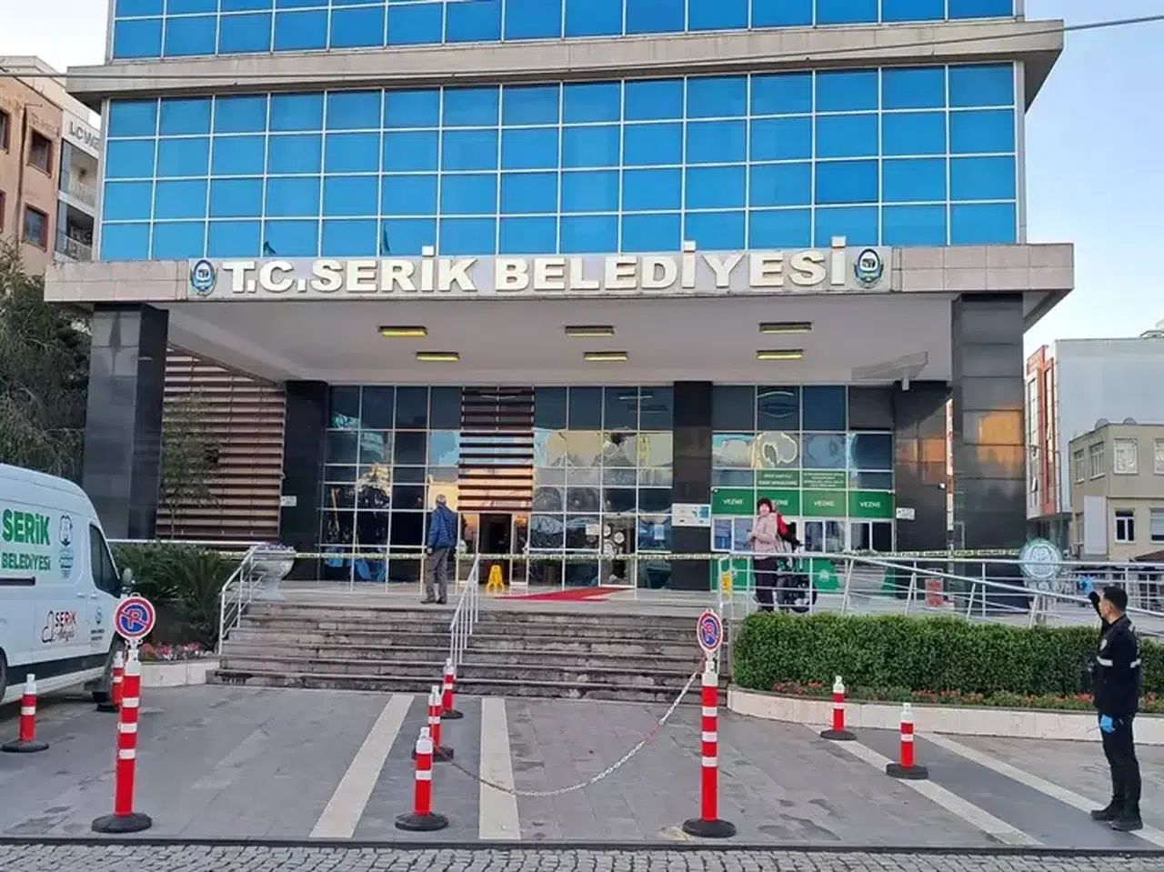 Antalya’nın Serik Belediyesine silahlı saldırı