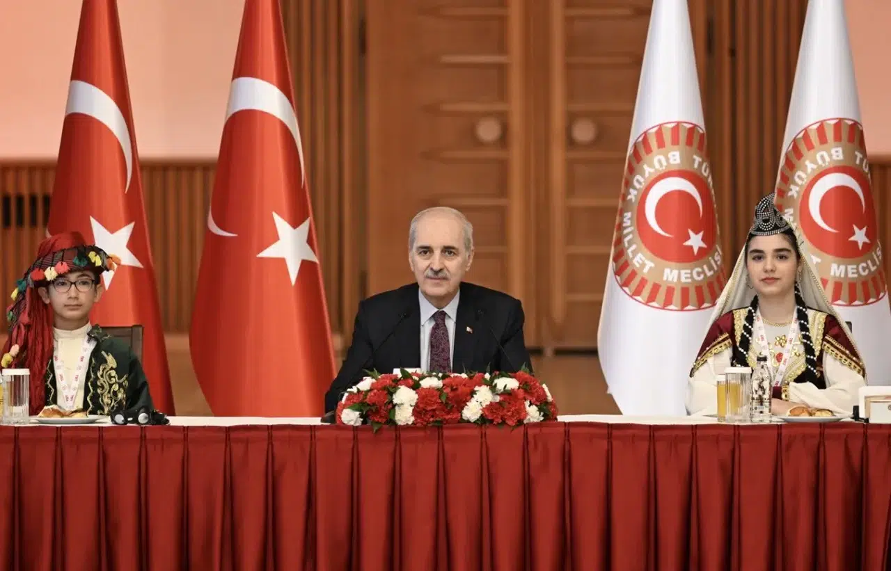 Bakan Kurtulmuş: “Çocuklar, meclis sizindir, memleket sizindir