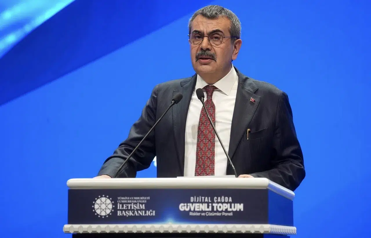 Bakan Tekin: “Teknolojiyi mahkum etmek değil, güvenli bir istikamete kavuşturmak niyetindeyiz”