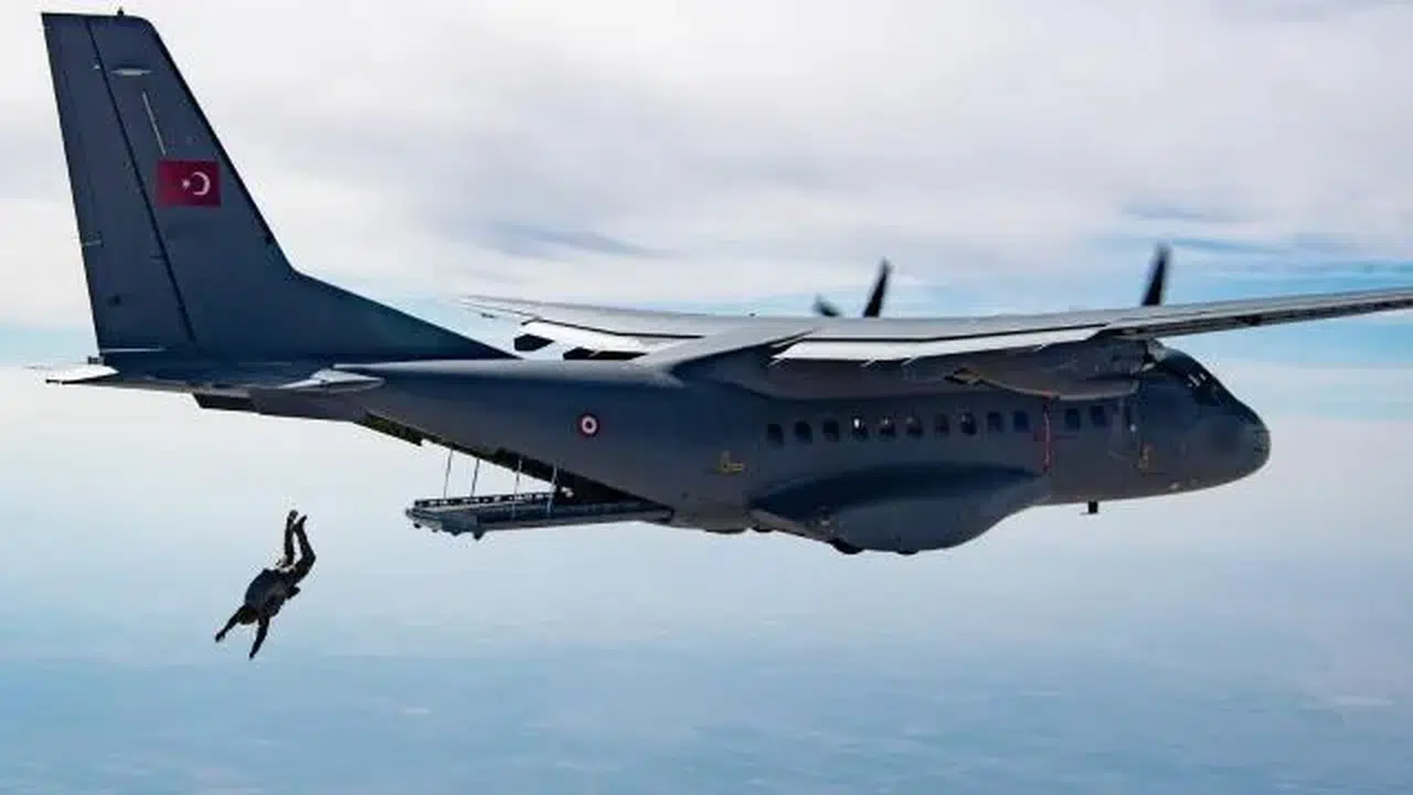 NATO’dan Türk paraşütçülere övgü dolu paylaşım