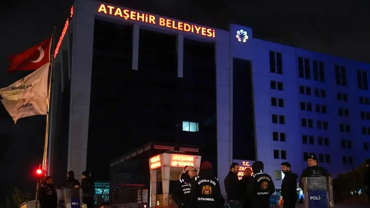 Ataşehir Belediyesine yolsuzluk operasyonu: 20 şüpheli adliyede