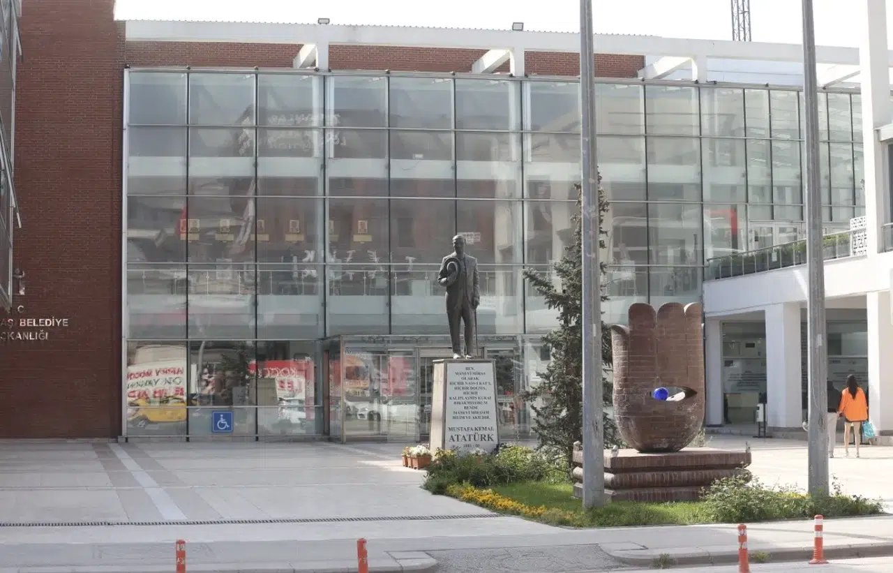 Eskişehir’de Tepebaşı Belediyesine operasyon: 60 şüpheli hakkında gözaltı kararı