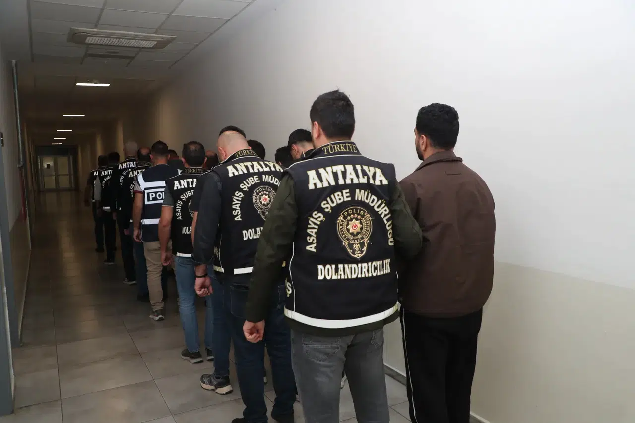 Antalya merkezli dolandırıcılık operasyonunda 14 tutuklama