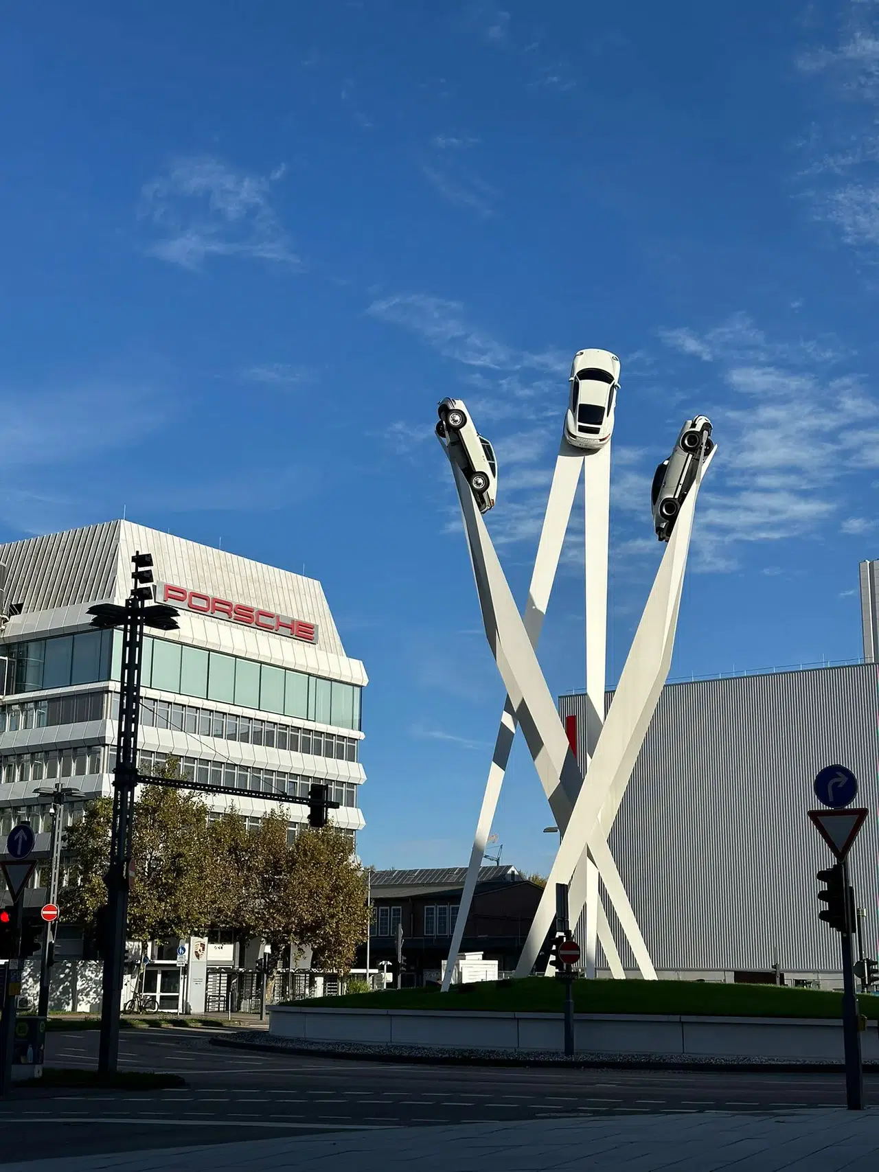 Porsche Müzesi – Alman takıntısının mermer üzerindeki itirafı