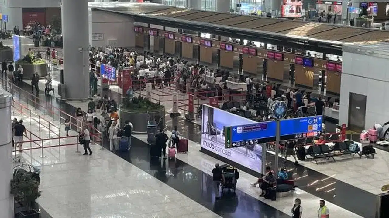 Nisanda hava yolu trafiğinde yılın rekoru kırıldı