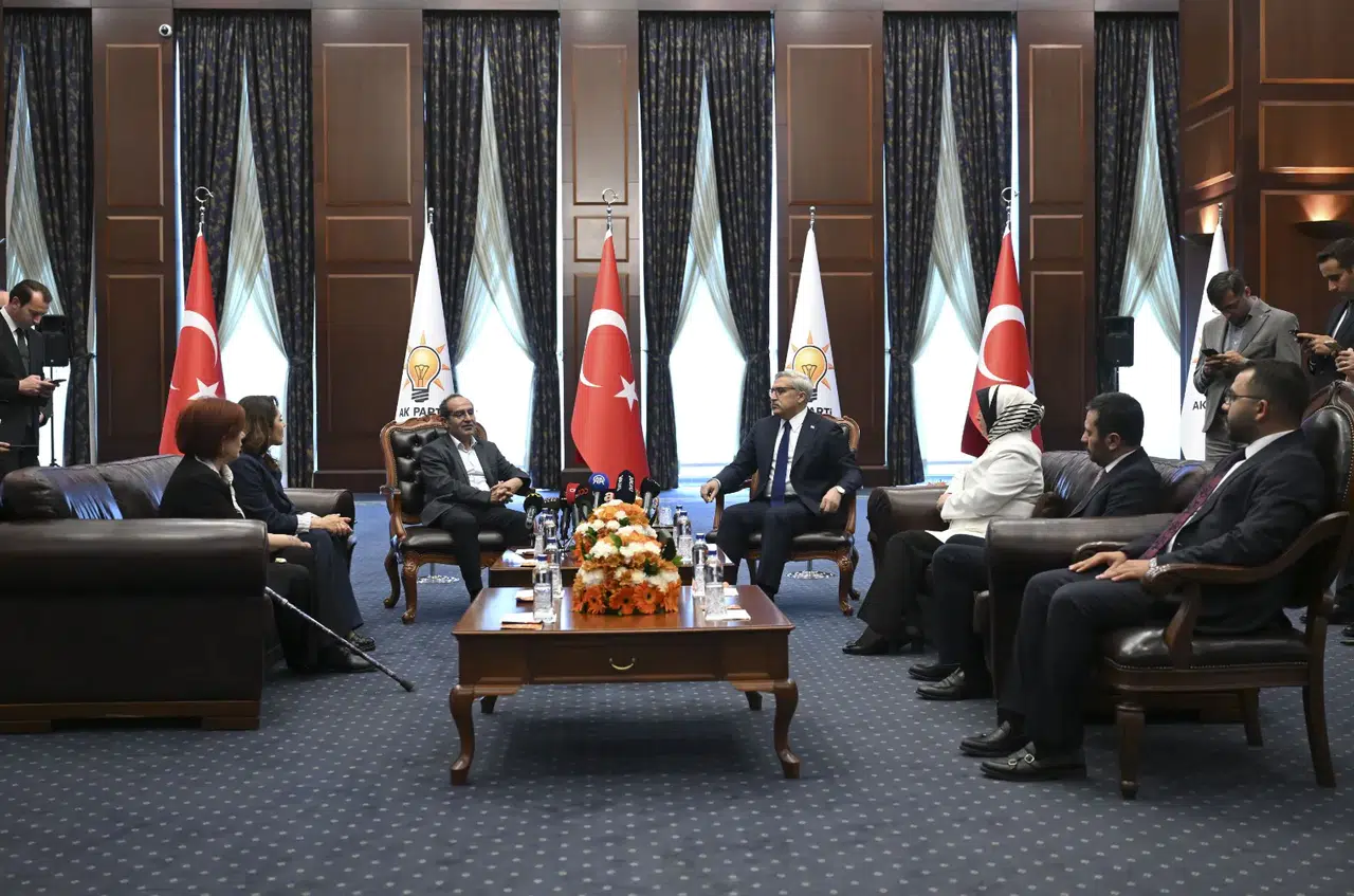 DEM Parti heyetinden AK Parti’ye bayram ziyareti