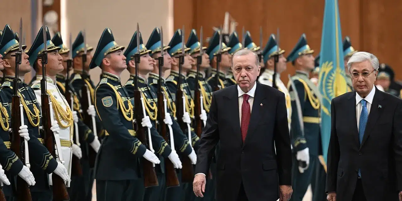 Cumhurbaşkanı Erdoğan Kazakistan’da resmi törenle karşılandı