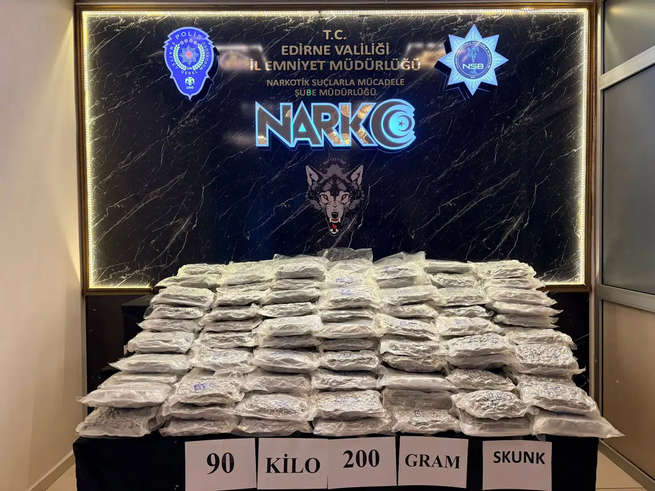 Edirne’de 90 kilo uyuşturucu ele geçirildi