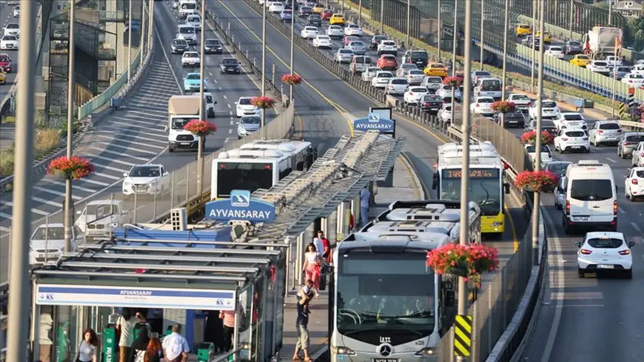 Bayramda köprüler, otoyollar ve toplu taşıma ücretsiz
