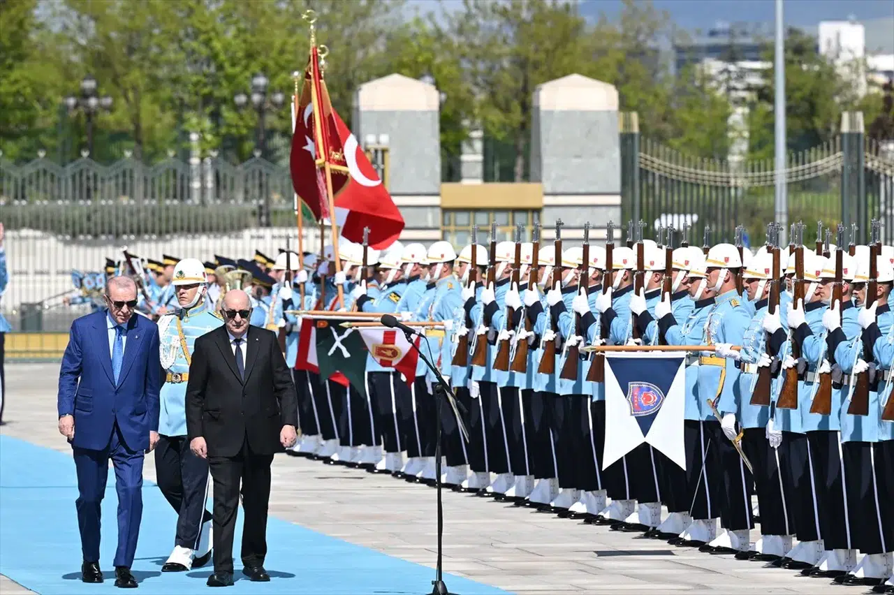 Cumhurbaşkanı Erdoğan, Cezayir Cumhurbaşkanı Tebbun’u resmi törenle karşıladı