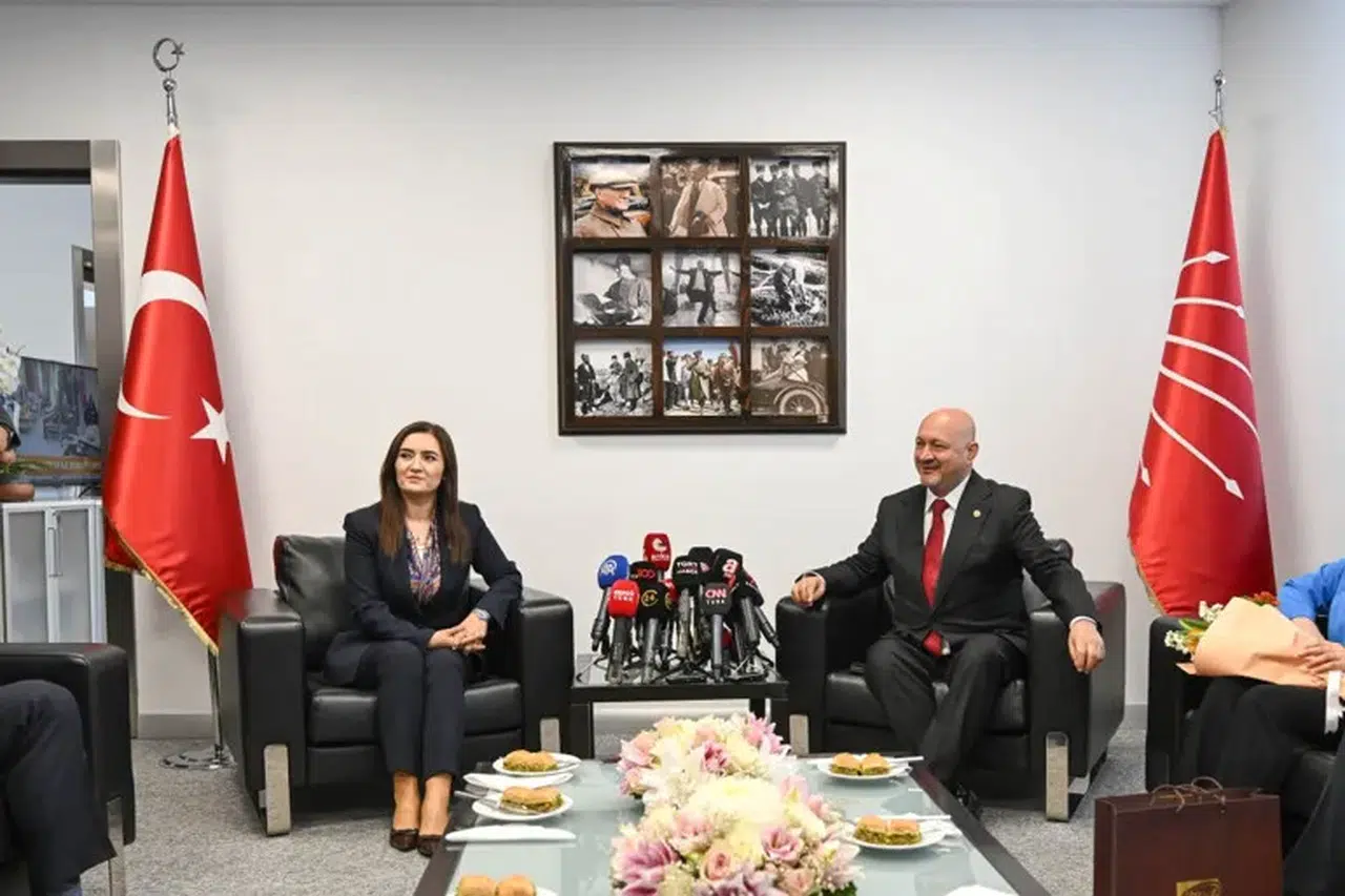 CHP ve AK Parti heyetleri üç bayram sonra bayramlaştı