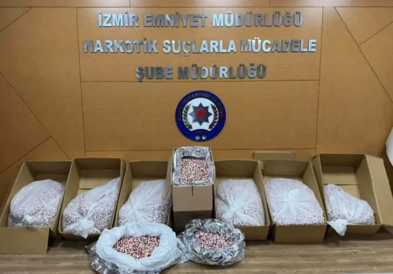 İzmir merkezli uyuşturucu operasyonunda 10 şüpheli tutuklandı