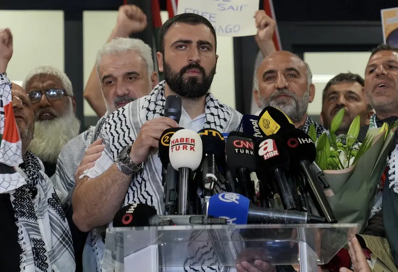 Küresel Sumud Filosu aktivistleri İstanbul’da çiçeklerle karşılandı: “Yılmadık, yılmayacağız”