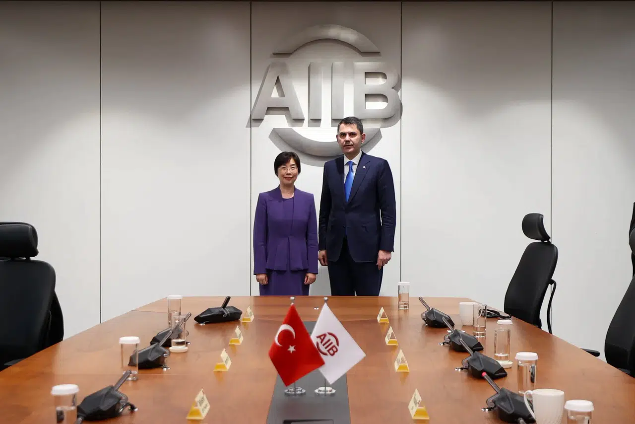 Bakan Kurum, AIIB Başkanı Zou Jiayi ile iklim ve yeniden inşa sürecini görüştü
