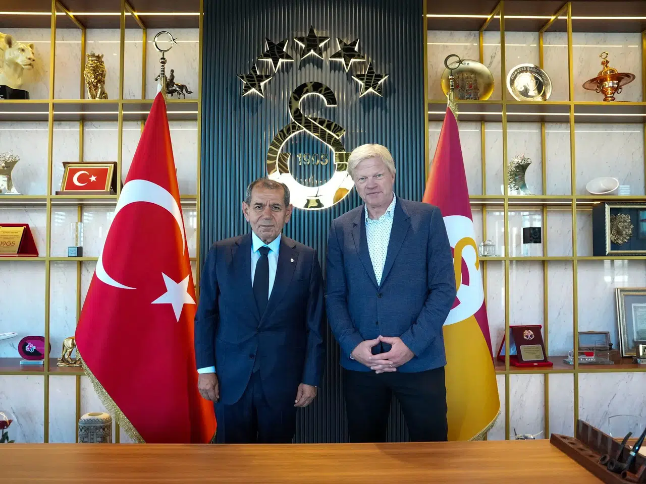 Efsane kaleci Oliver Kahn’dan Galatasaray’a ziyaret