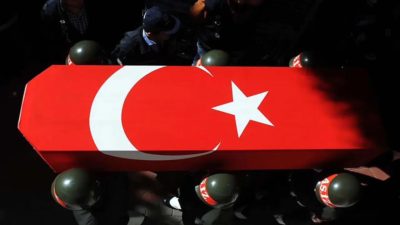 Fırat Kalkanı Harekatı bölgesinde rahatsızlanan asker şehit oldu