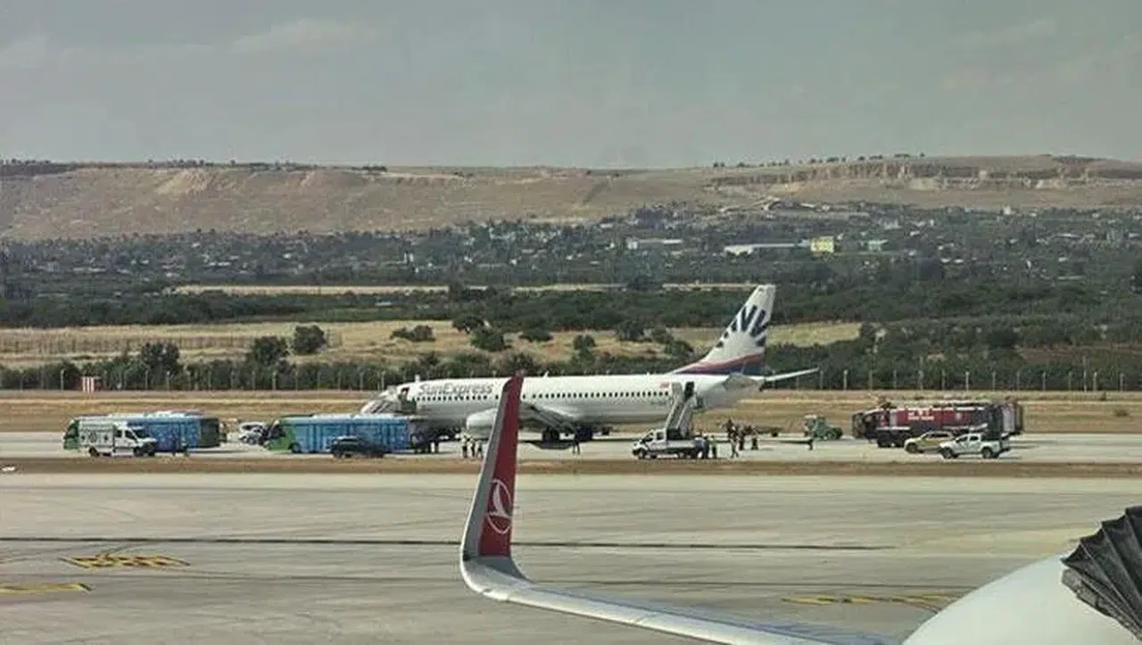 Stuttgart-Gaziantep seferini yapan uçakta lastik patladı