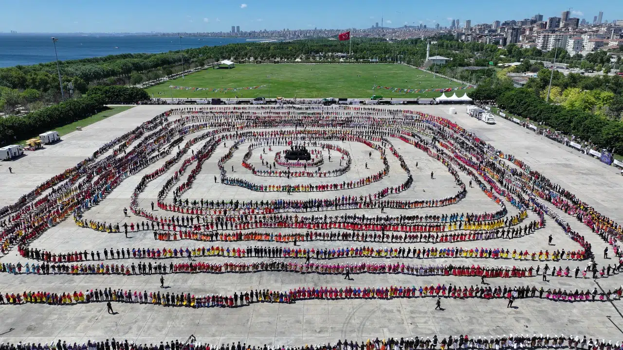 İstanbul’da 5 bin kişilik horonla Guinness rekoru kırıldı